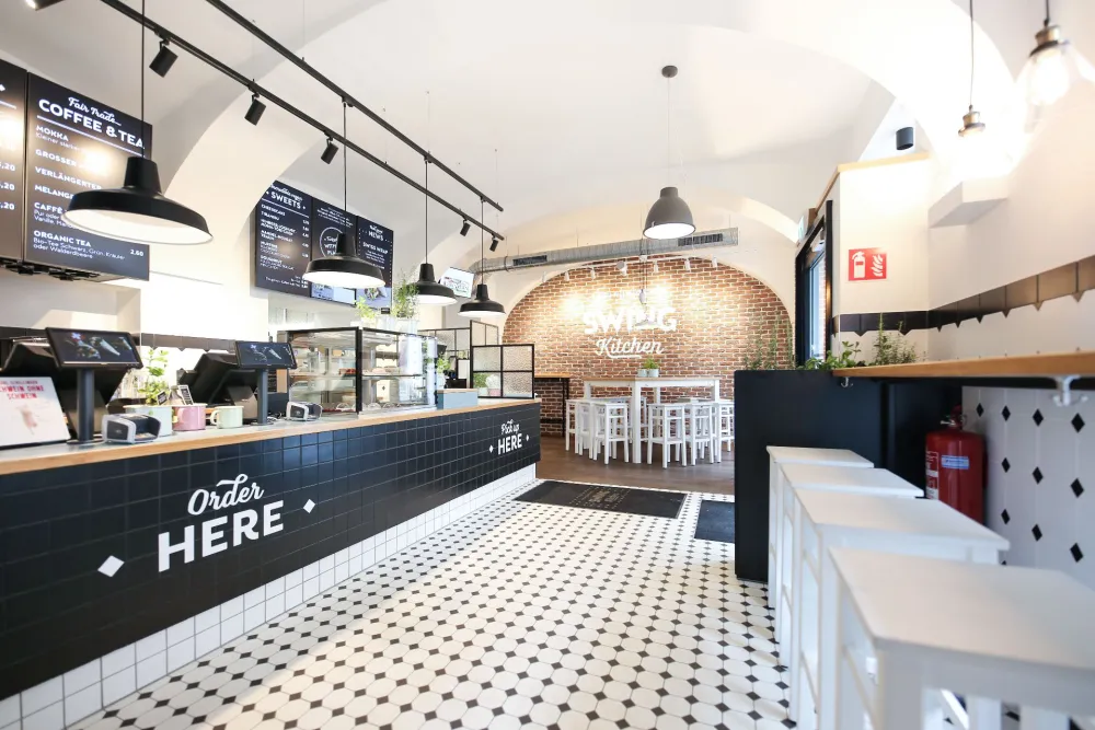 14-Swing-Kitchen-Restaurant-Counter-Bestellbereich-Derenko-Gastro-Innenarchitekt.jpg