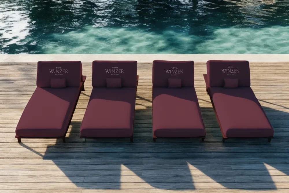 04-Hotel-Winzer-Liegestuehle-Swimming-Pool-MockUp-Derenko-Branding-Service.jpg