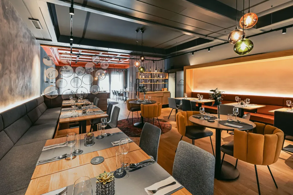 04-Restaurant-Felix-Sommer-Gastraum-Derenko-Interior-Design.jpg