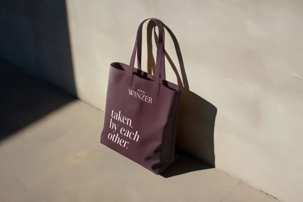 11-Hotel-Winzer-Tasche-MockUp-Derenko-Branding-Service.jpg