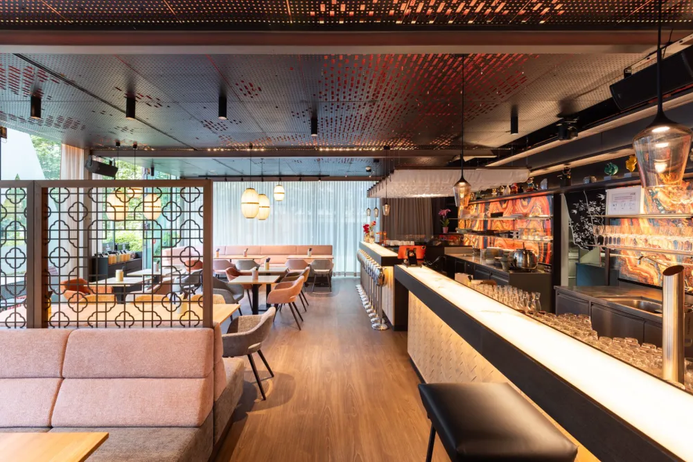 04-Chinacy-Restaurant-Kunsthalle-Wien-Barbereich-Lichtdecke-Innenarchitekten-Derenko-Gastronomie-Hotellerie.jpg