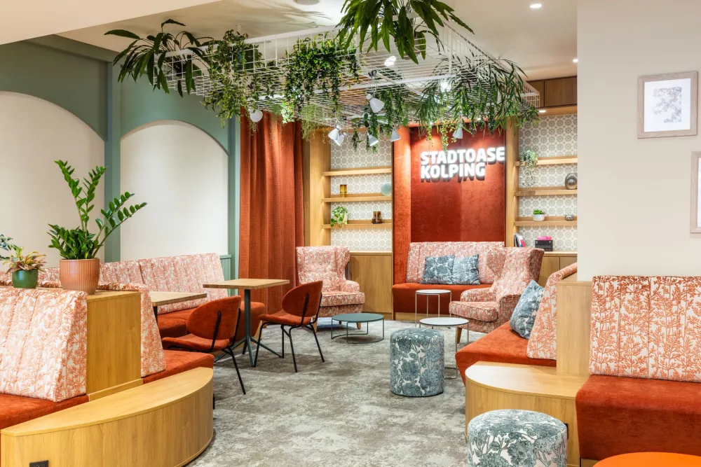 03-Hotel-Kolping-Linz-Empfang-Rezeption-Derenko-Interior-Design.jpg