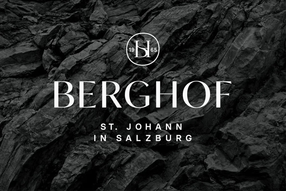 04-Berghof-Logo-auf-schwarzen-Stein-Derenko-Branding-Service.jpg