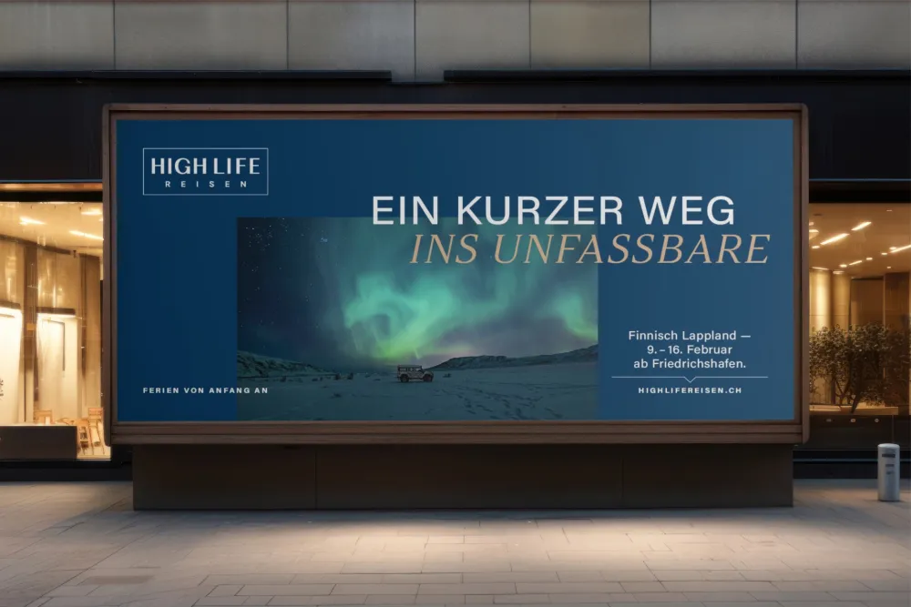 05-HighLifeReisen-Reisebuero-Werbeplakat-mit-Polarlichtern-Derenko-Branding-Service.jpg