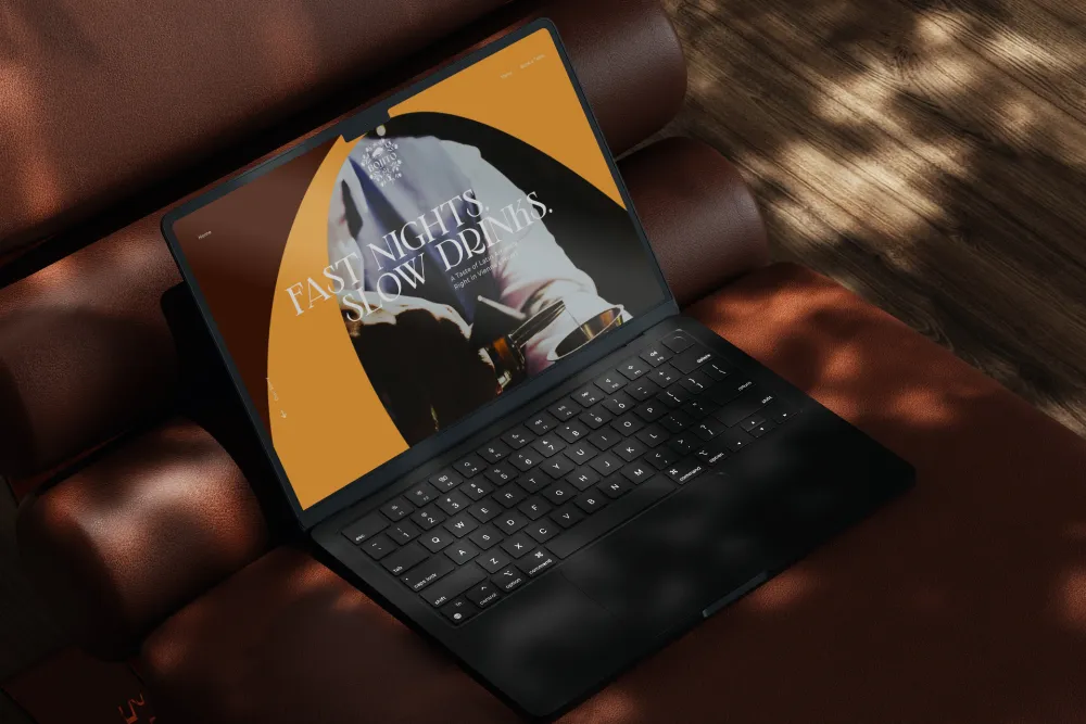 11-Bojito-Bar-Website-Laptop-auf-Ledersessel-Derenko-Branding-Service.jpg
