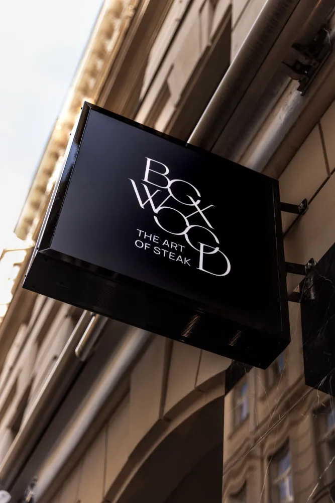 18-Boxwood-TheArtOfSteak-Steakhouse-Derenko-Aussenschild-Restaurantdesign.jpg