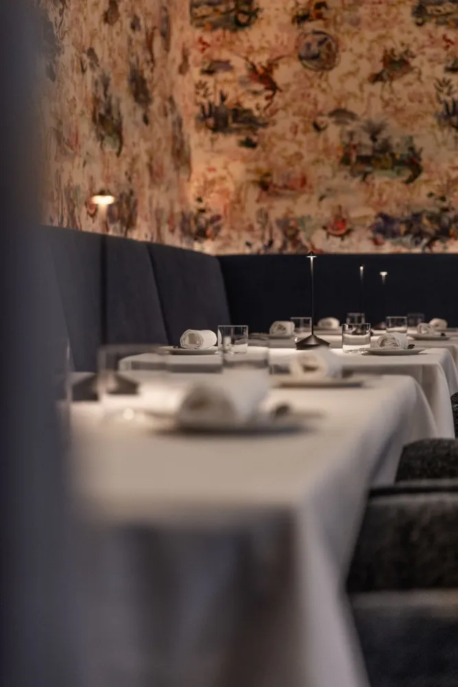 14-Boxwood-TheArtOfSteak-Steakhouse-Derenko-Restaurantdesign-Tischdetails.jpg