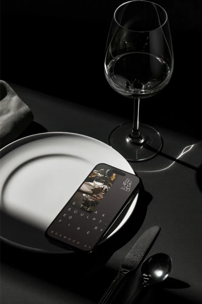 10-Boxwood-Restaurant-Wien-Socialmedia-Mockup-Smartphone-Derenko-Branding-Service.png