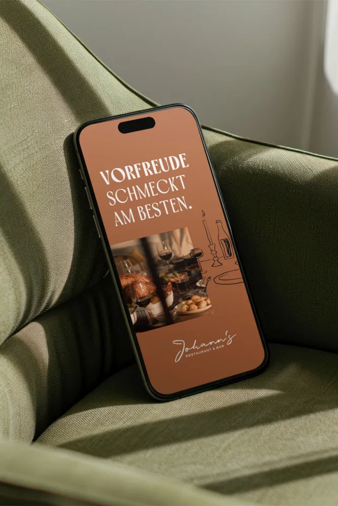 09-Das-Johanns-Restaurant-Social-Media-auf-Sessel-MockUp-Derenko-Branding-Service.jpg