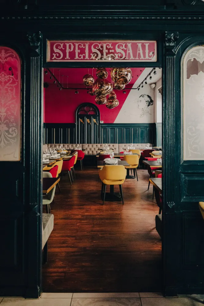 01-BeefAndGlory-Speisesaal-Derenko-Interior-Design.jpg
