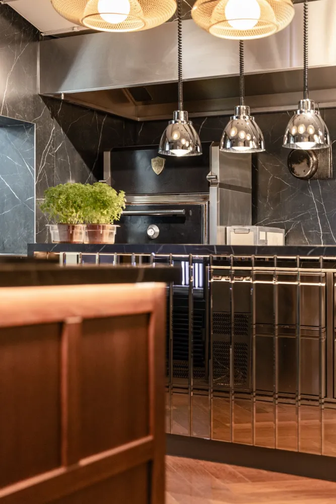 17-Boxwood-TheArtOfSteak-Steakhouse-Derenko-Showkuche-Grillbereich.jpg